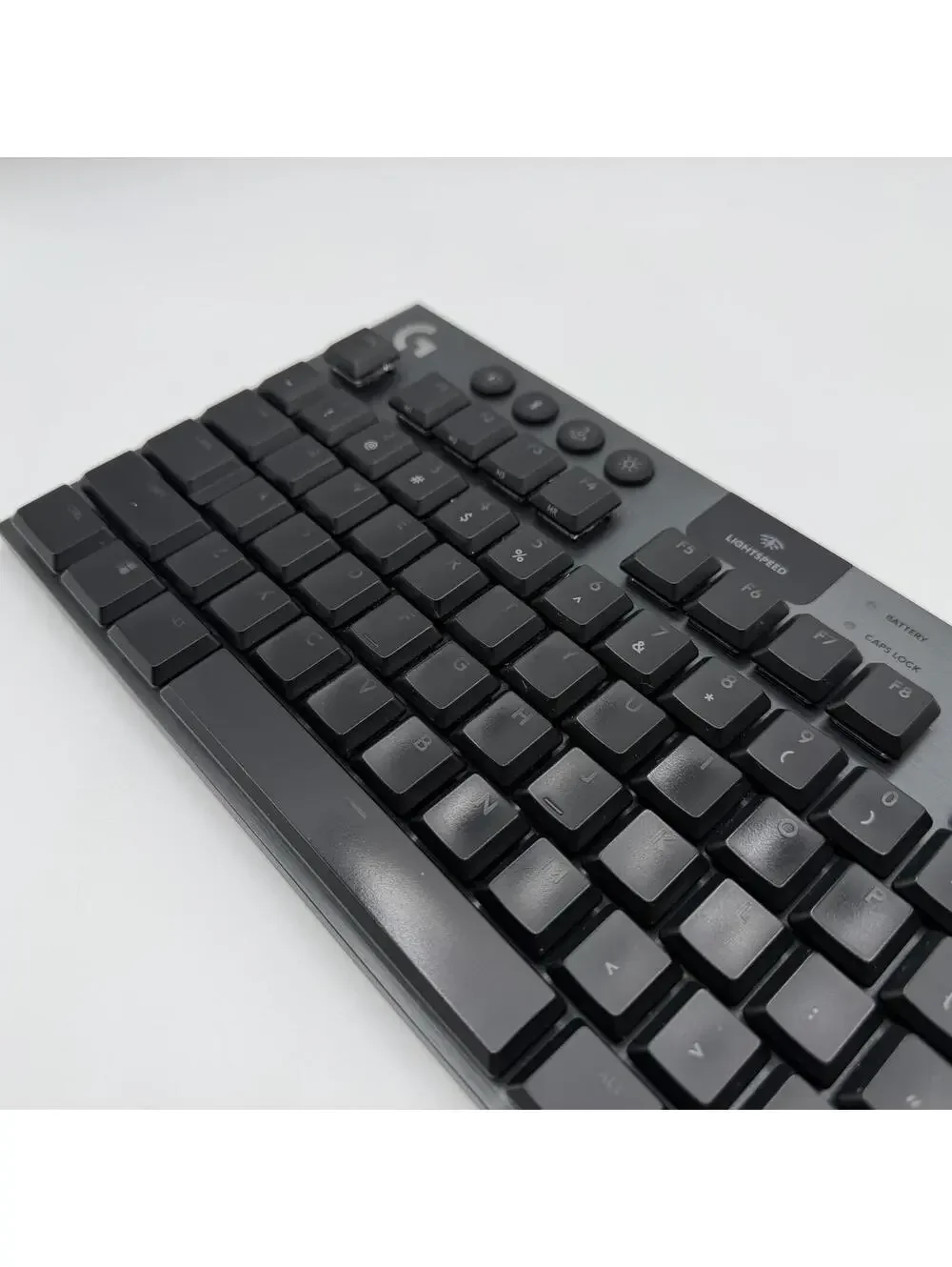 Logitech G915 TKL Tenkeyless Lightspeed Wireless Mechanical Gaming Keyboard RGB